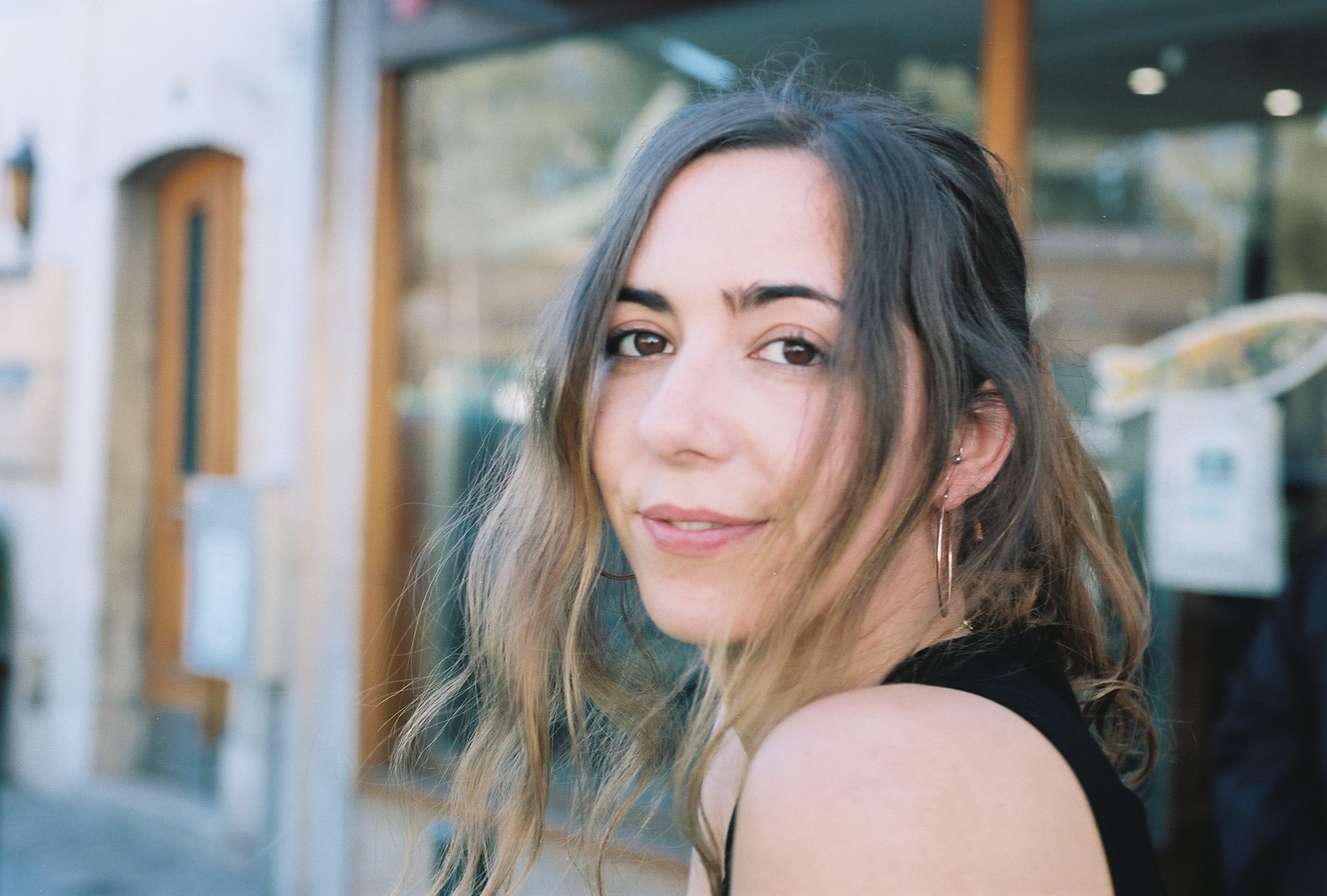 Sheri Vari mostra um "Flagrante Delírio" no retorno à Percebes – A Cabine